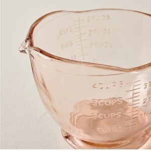 Magnolia Blush Glass Measuring cup